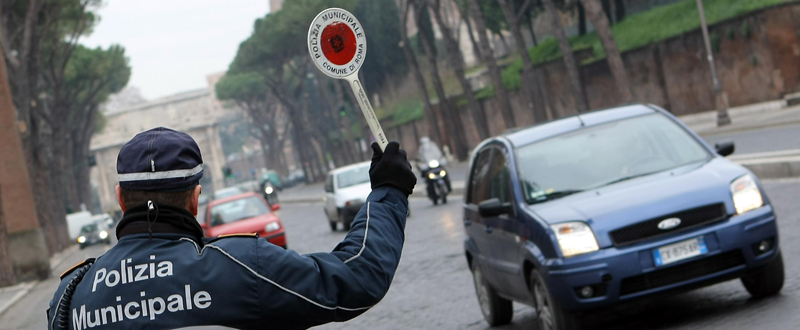 RISCHIO LA MULTA SE GUIDO L’AUTO DI UN’ALTRA PERSONA?